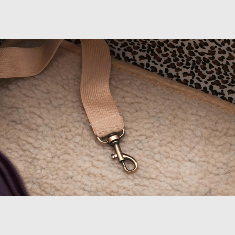 Caisse de transport pour chien violet accroche