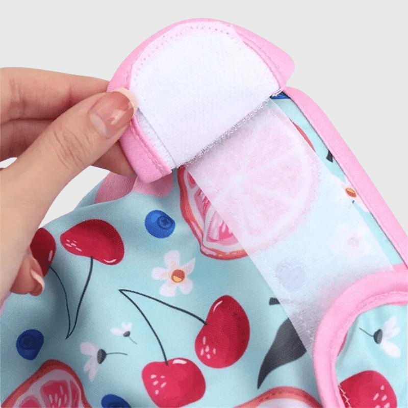 Culotte violette pour chienne en chaleur zoom