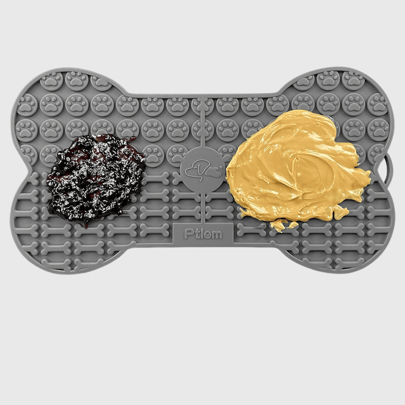 Tapis de lechage chien OS modele avec de la nourriture dessus