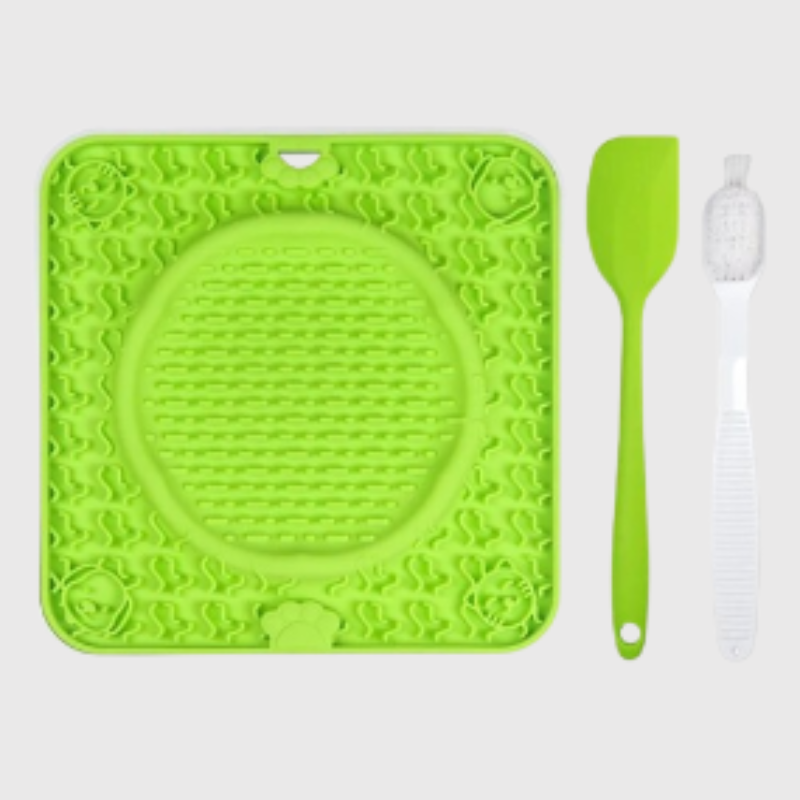 Tapis de fouille pour chien carre avec une cuillere brosse a dent vert
