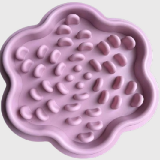 Tapis de lechage pour chien en forme de fleur violet