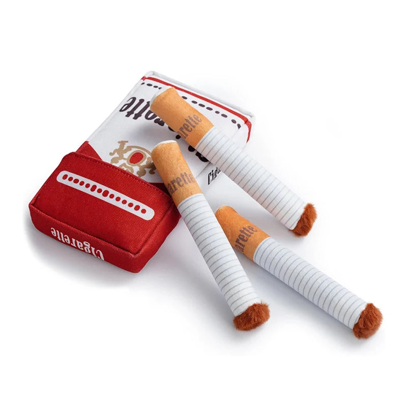 Jouet cigarette pour chien avec le paquet ouvert et les cigarettes sorties